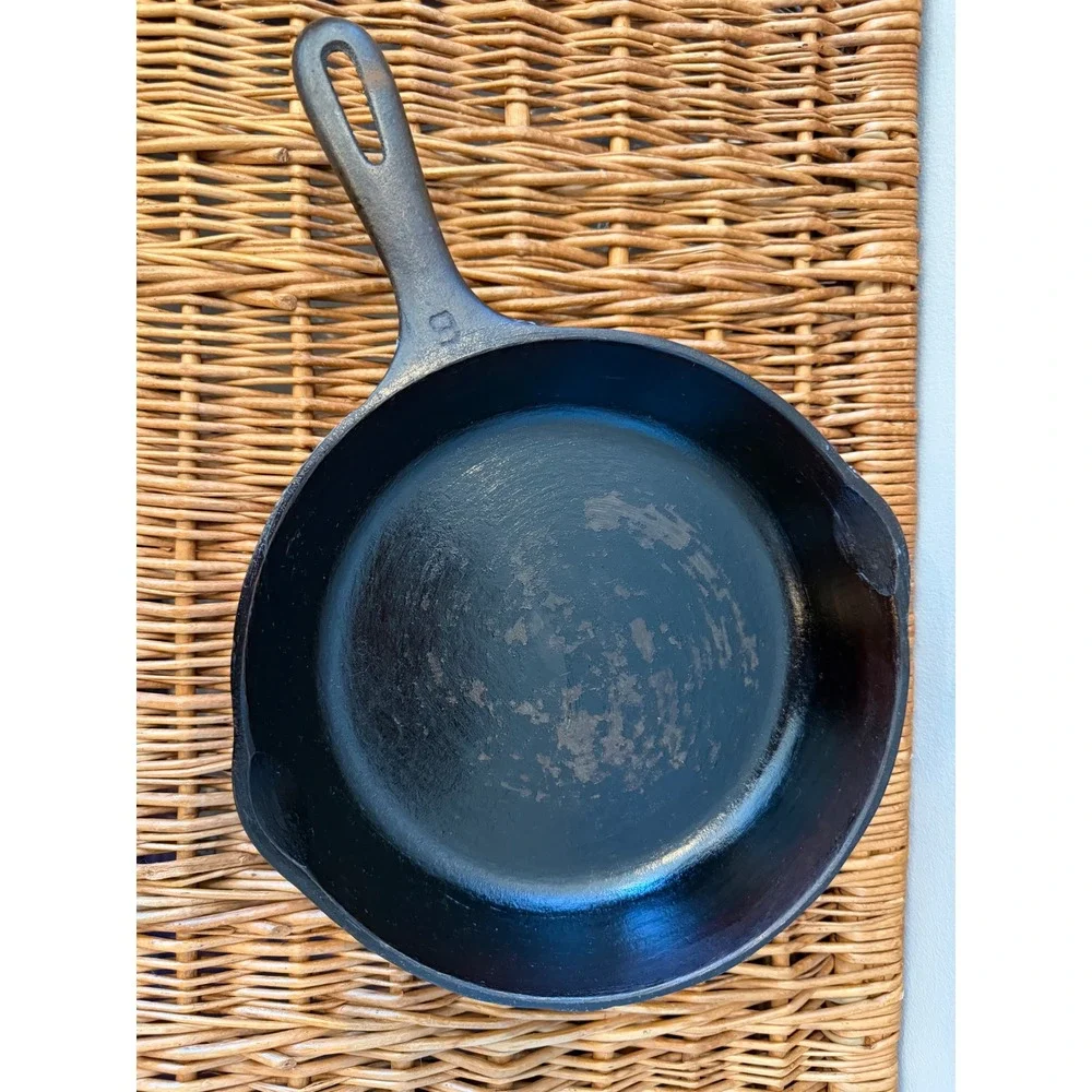 Vintage 8 Inch Cast Iron Skillet Made in USA Round Frying Pan Dual Pour Spouts